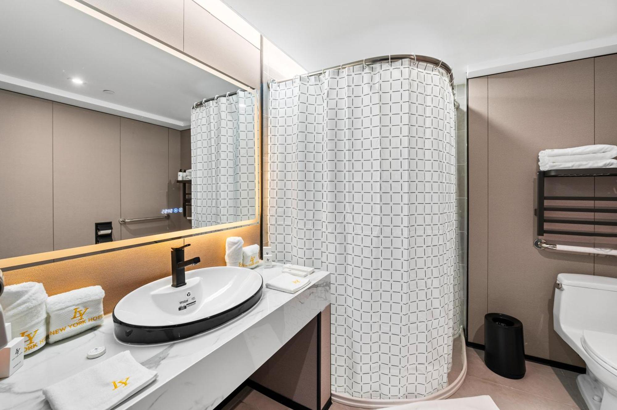 Ly New York Hotel Bagian luar foto