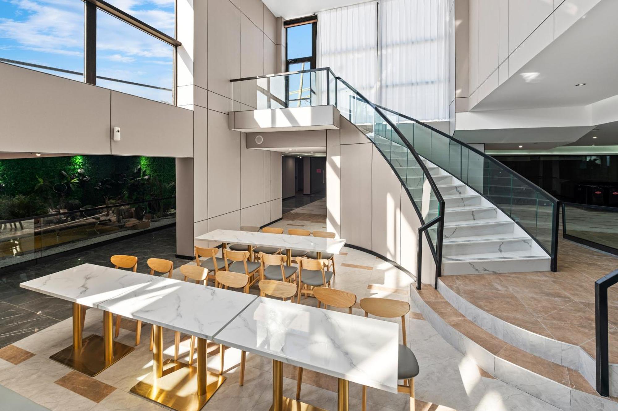 Ly New York Hotel Bagian luar foto